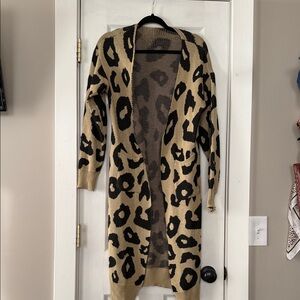 Vesti Black and Tan Leopard Cardigan